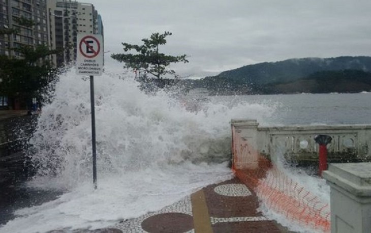 Ressaca na Ponta da Praia - Santos