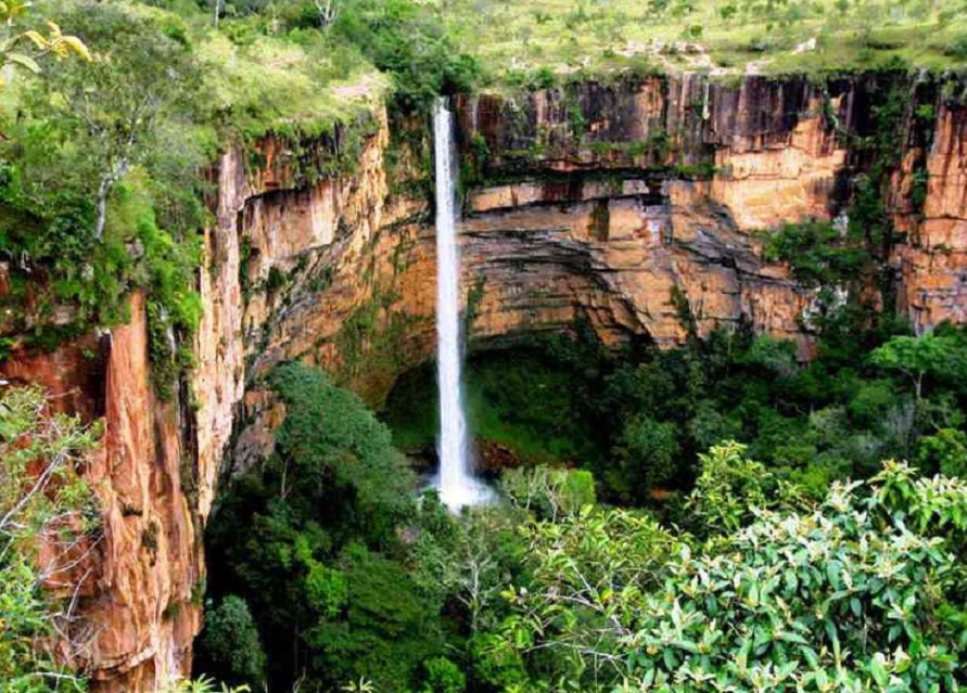 cachoeira-vC3A9u-da-noiva