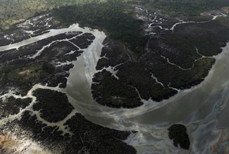 Vazamento de petróleo no delta do rio Níger
